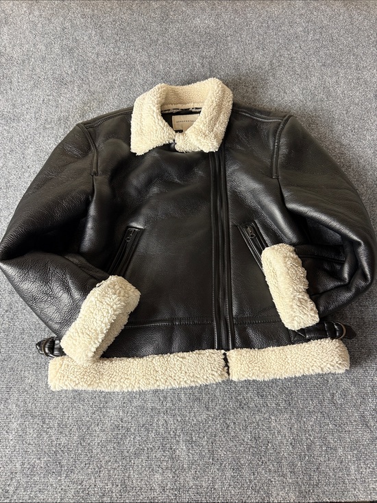 Aeropostale Jackets & Blazers - Aeropostale Black Puffer Jacket with Cream Sherpa Trim
